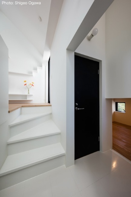 スキップフロアにする事で階段の踊り場から Housenote