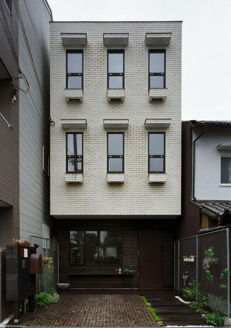 オランダのアパートのような家で経年変化を楽しむ 一級建築士事務所アトリエmの投稿記事 Housenote