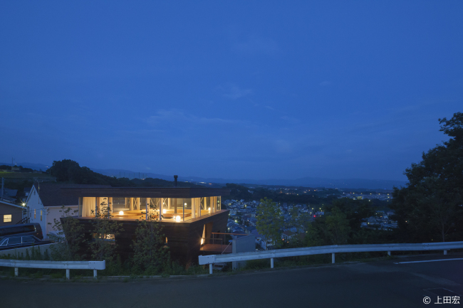 崖地に浮いた360°眺望の家 - HouseNote