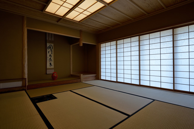 本間割付の京畳で構成された広間式八畳茶室 Housenote